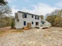 Wood Duck Retreat, minutes from Beach and Pond! On bike path Hotéis em Eastham