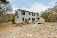 Wood Duck Retreat, minutes from Beach and Pond! On bike path