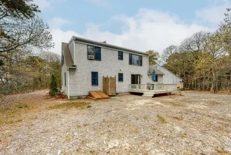 Wood Duck Retreat, minutes from Beach and Pond! On bike path Отели в г. Истам