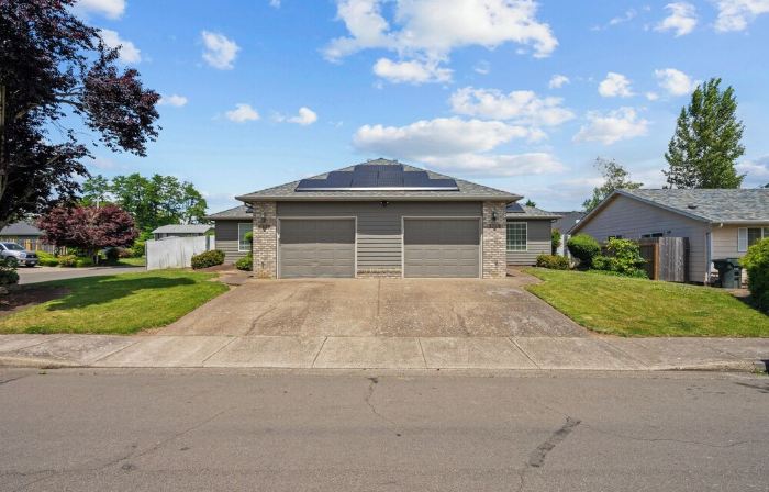 Inviting 2Br Half-Plex-Equipped Kitchen & Garage
