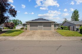 Inviting 2Br Half-Plex-Equipped Kitchen & Garage