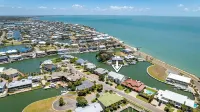 Casa Delfín - Family/Fun/Modern - Key Allegro location with panoramic bay views