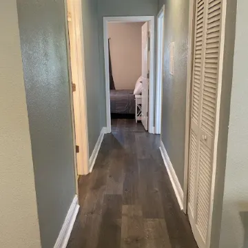 Cute, spacious 2 BR 2 Full BA condo minutes from the beaches