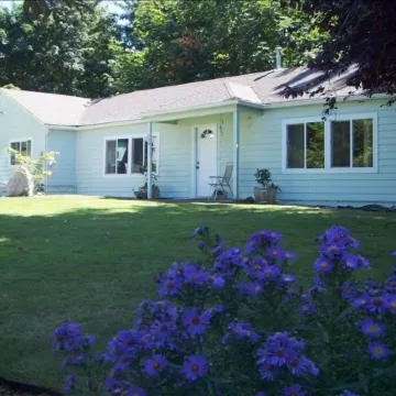 Cozy Step-Free House Near the Downtown Waterfront & Ferry