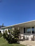 Comfy 3-Bedroom Near The Beach With A Pool & Grill