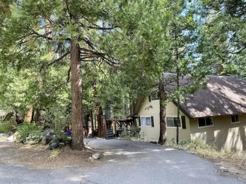 Nature Lover's Paradise: Luxurious The Shire - Cubs Crossing Chalet in Sierras