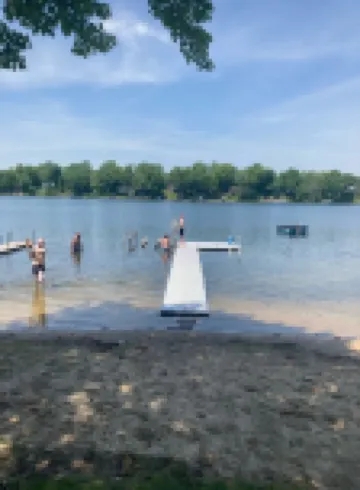 Cozy Spotless Lake Cottage-  Sports Lake, Gorgeous Sunsets, and Relaxation+