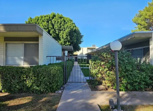 Charming Condo, Walk to Old Town