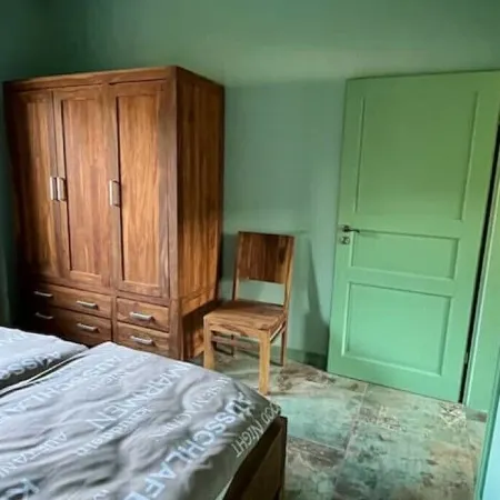 Ferienwohnung im Spargeldorf Schäpe mit Großer Südwest Terrasse Отели в г. Белиц