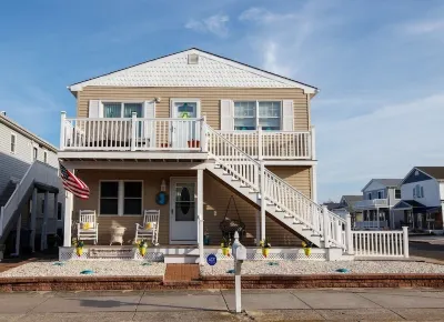 Newly remodeled 3 BR, 2 Bath shore house sleeps 10.