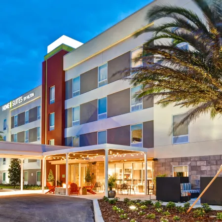Home2 Suites by Hilton Daytona Beach Speedway Отели рядом с достопримечательностью «Аттракцион Daytona 500 Experience»