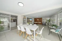 Renovated Modern Spacious Ranch with Pool near Siesta Key Beach and Downtown SRQ