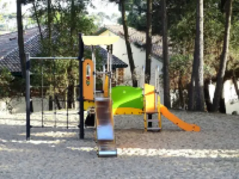 Beach 200 m away! Comfort, private wifi, bed linen, swimming pool, terrace, garden, parking lot