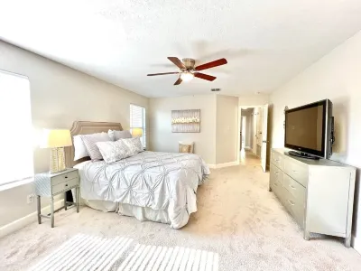Contemporary 4-Bed Home Steps from Downtown & ATT Center Hotels near Alamo United Methodist Church