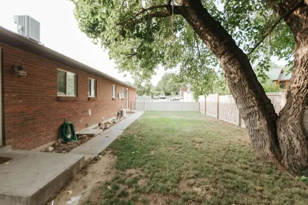 Private Pool and Hot Tub, 4-bedroom Stay Отели рядом с достопримечательностью «Колледж Текнолоджи энд Компьютинг»