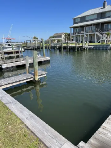 Cozy 2-Bedroom Cottage Near Triple S Marina