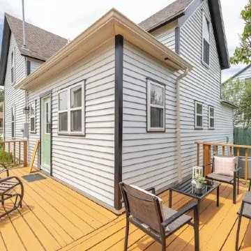 NEW Updated Farmhouse in Custer - 2 Blocks from Main Street! Отели в г. Кастер