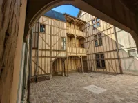 Appartement du Seizième Siècle Entièrement Rénové