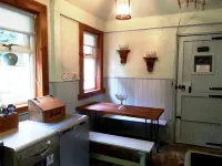 A tranquil, wildlife haven with stunning loch and mountain views - pet friendly. 카일 호텔