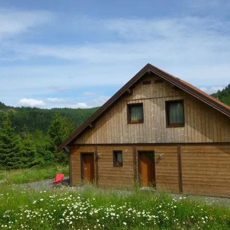 Exceptional: 4-bedroom south-facing chalet on large lot at the foot of the slopes