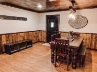 The Rustic Gem!! 3 Bedroom/2 Bath House