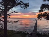 Private Bayfront Apartment with King bed and Awesome View