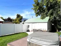 Salmon Goldbug Cottage, hot tub sleeps 8 Hotels in Salmon