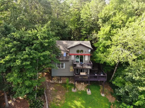 Last Minute Discounts. Cabin with Hot Tub & King Bed