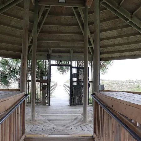 Southern C's Beachfront condo, tropical heated pool, great for family or couple