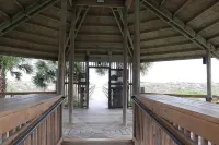 Southern C's Beachfront condo, tropical heated pool, great for family or couple