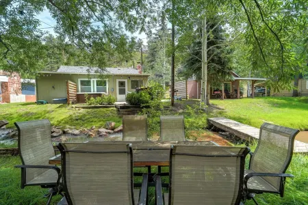 Creekside Cowboy Cabin with 360° Mountain Views