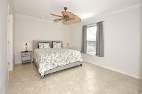 Newly Furnished, Solar Heated Pool, Game Room, 10 Mins from Beach