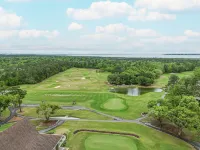 unFOREgettable 19th hole - steps from the Country Club, Golf & Pools - Pets OK! Hotels in Diamondhead