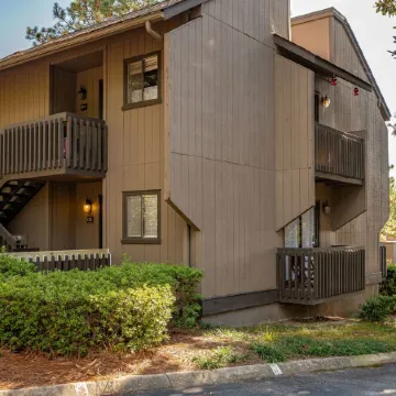 Newly Renovated Lakeview Condo Complex First Floor Oasis!