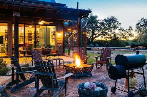 NEW Pool, Hot Tub, Ping Pong, Fire Pit, Views on Stunning 5-acre Retreat!