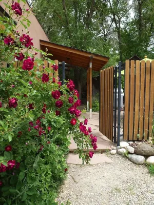 Bucking Mule Studio~Downtown~Japanese Soaking Tub*Sanitized & High Speed Wi-Fi*