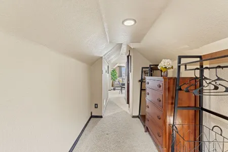 Greener Pastures Getaway - Downtown Frederick - 30 minutes to Boulder/Denver!