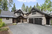 On Golf Course -4 King Suites + Bunk Suite -Walk to Winery- Dog Friendly