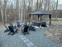 Beautiful Pocono Getaway! Fire Pit•Hot Tub•Games•Pool•Golf•Lake•Fishing•Hiking