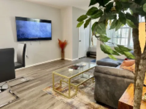 Modern Comfort 2 BR Midtown 2mins to Overton Park