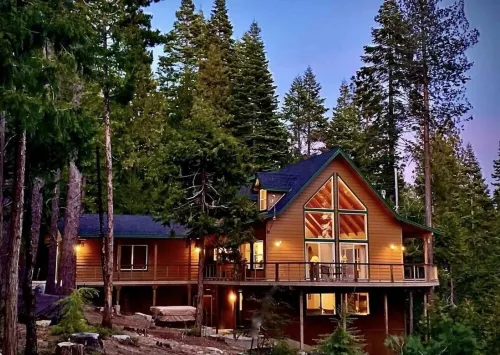 Huge Cozy Cabin 3 Bed Rooms, loft, Game/bedroom, Spa