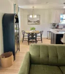 BEAUTIFUL REMODELED WITH HIGH END FURNISHINGS 3 BR/2B HOME IN BURLESON TX!