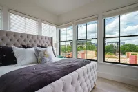 3 Story 2Br-2.5BA Townhouse w/Terrace/Pool Downtown ATL