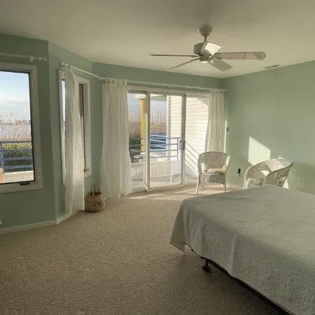 Bayside Retreat with Fabulous Views, Short walk to the Beach, Marvelous Sunsets