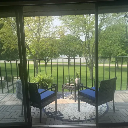 Lake Geneva Area Lakeside Retreat! Close to Golf, Shopping, Restaurants & More!