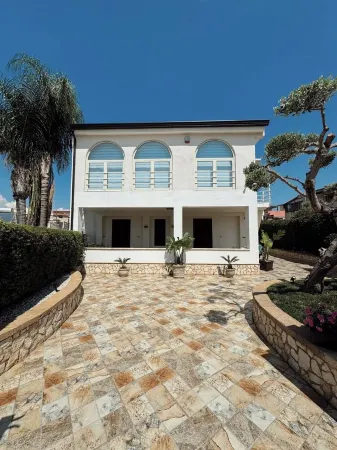 " la Terrazza Sul Tramonto " Apartment in Villa Near the Sea-San Leone