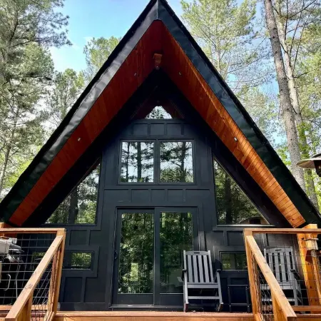 The Tiny Mansion: New A-Frame! Secluded, Great Getaway in Dahlonega!