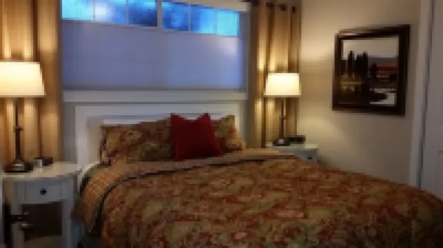 Award Winning Downtown Cottage Retreat-Bachelor is Open-EV Charger