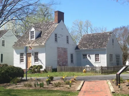 John Bruff Waterview Cottage - on Harbor and on Park - In Town St. Michaels!