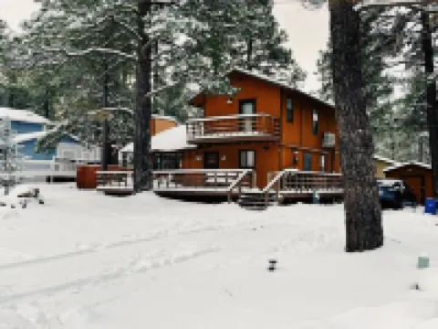 Winter is Here in Flagstaff! Enjoy the Pines in a 3 2 with a King Bed